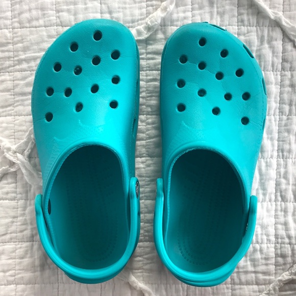 CROCS Shoes - Classic Crocs Turquoise Woman’s Size 6-7 Small